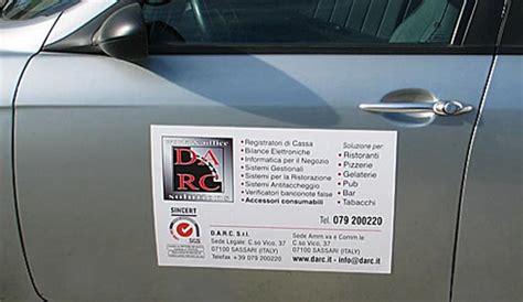Targhe magnetiche personalizzate su auto