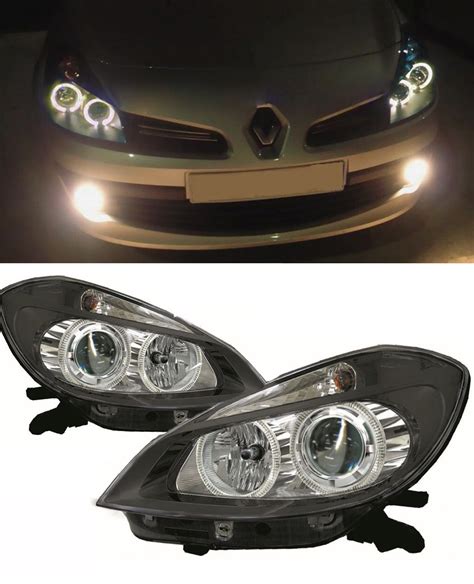 Renault Clio 3 con fari accesi