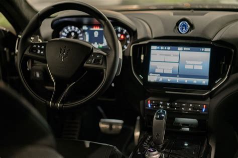 Interni della Maserati Ghibli Hybrid con il nuovo sistema di infotainment