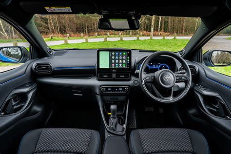 Toyota Yaris Hybrid interior with heated seats diagram