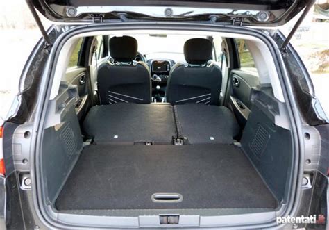 Bagagliaio Opel Zafira Tourer con i sedili posteriori abbattuti