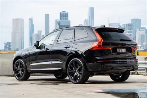 Volvo XC60 con portabici da tetto