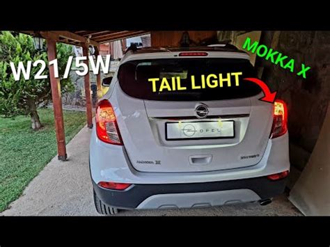 Opel Mokka posteriore con fanale retronebbia acceso