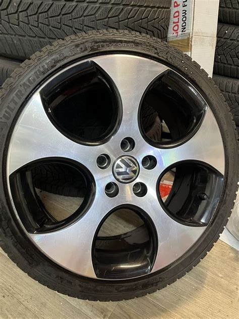 Golf GTI con cerchi sportivi