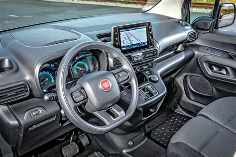 Interni Fiat Doblo 7 posti con sedili posteriori reclinati