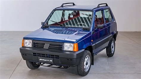 Fiat Panda 4x4 prima serie su un percorso sterrato