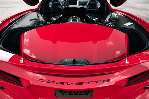 Dettaglio del vano motore centrale della Chevrolet Corvette Stingray