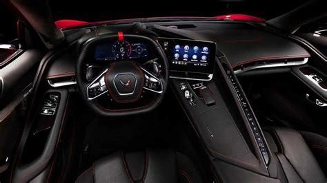 Interni della Corvette Stingray: plancia digitale e sedili sportivi