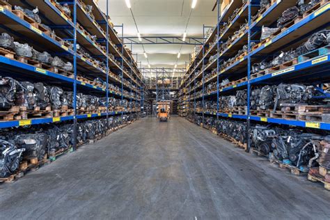 Magazzino di ricambi auto