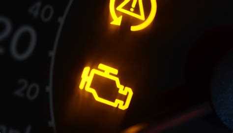 Immagine: Spia motore accesa sul cruscotto