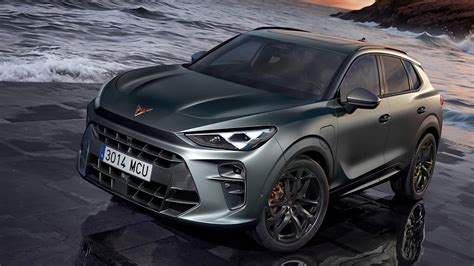 Un SUV sportivo che accelera rapidamente