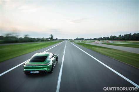 Grafico comparativo dell'accelerazione 0-100 km/h di diversi SUV