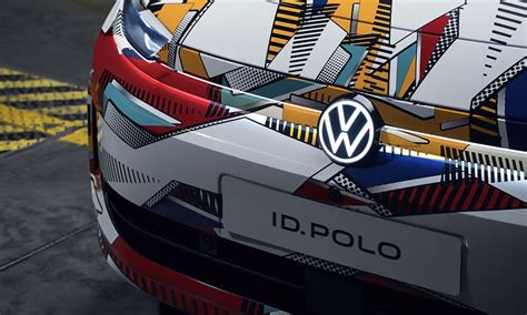Volkswagen Polo in un contesto urbano siciliano