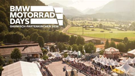 Panorama alpino di Garmisch-Partenkirchen con motociclette BMW