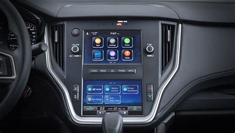 Interni della Subaru Outback con schermo infotainment