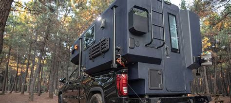 Interni di una cellula abitativa camper 4x4