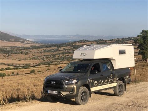 Toyota Hilux 4x4 con cellula abitativa