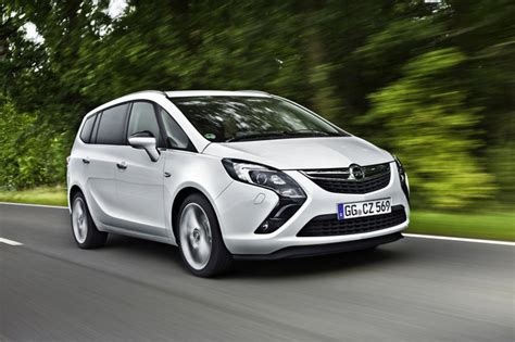 Opel Zafira Tourer a metano in un ambiente familiare