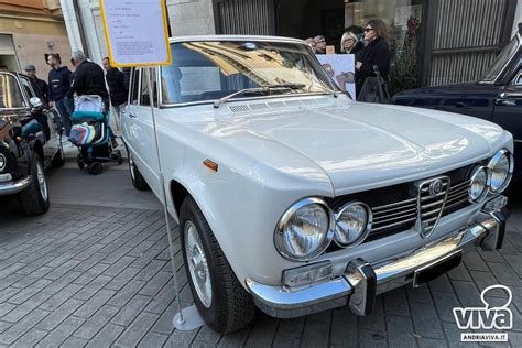 Auto d'epoca in esposizione