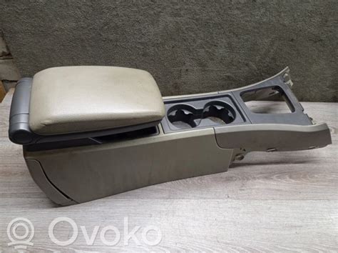 Interni Volvo V70 con console sospesa
