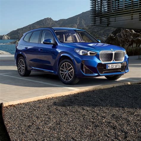 BMW iX1 esterna