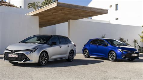 Schema comparativo dimensioni Toyota Corolla Hatchback vs Touring Sports