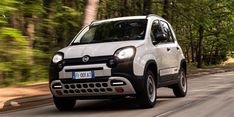 Immagine stilizzata di una Fiat Panda 4x4 con dettagli che suggeriscono alte prestazioni e modifiche estetiche aggressive