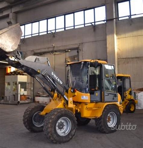 Pala gommata Volvo al lavoro