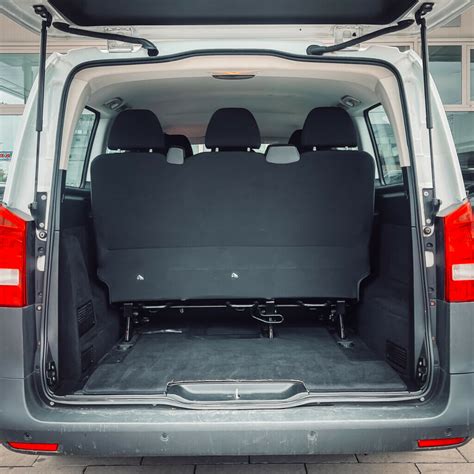 Interni spaziosi del Mercedes-Benz Vito 9 posti