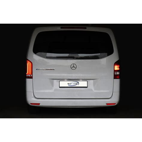Dettaglio delle porte posteriori del Mercedes-Benz Vito