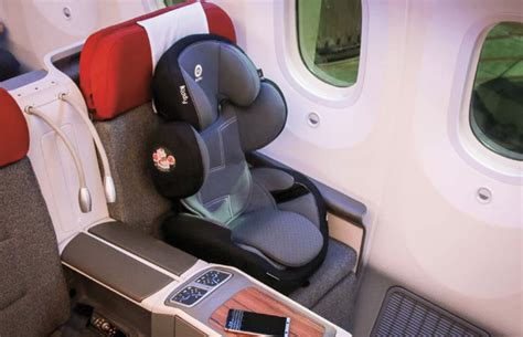 Sedile di un aereo ottimizzato per peso e comfort