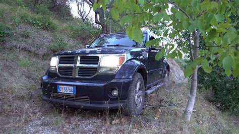 Dodge Nitro sul sentiero sterrato