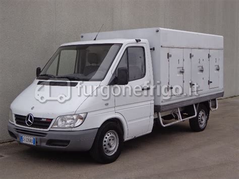 Interni del furgone refrigerato con cella COLD CAR