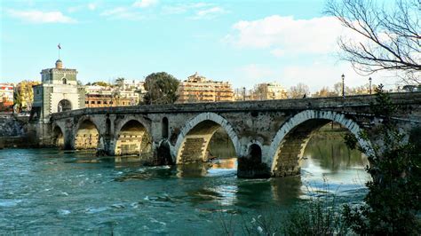 Dettaglio delle arcate del Ponte Milvio