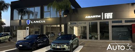 Auto tedesca moderna in concessionaria