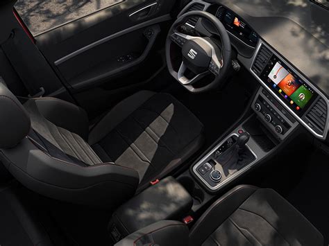 Interni SEAT Ateca con sistema infotainment