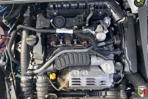 Interno di un motore PureTech con componenti evidenziati