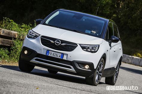 Dettaglio del frontale Opel Crossland