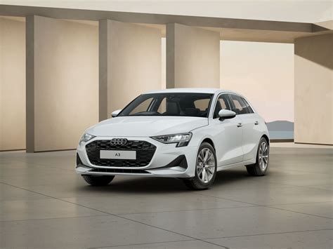 Dettaglio vernice bianco ghiaccio metallizzato su Audi A3 Sportback