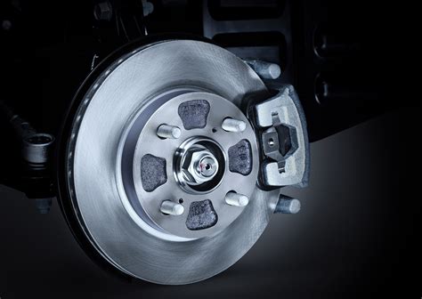 Dettaglio pinza freno e sistema ABS Nissan Navara