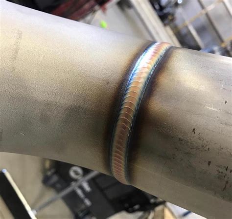 Dettaglio della saldatura TIG su scarico in acciaio inox