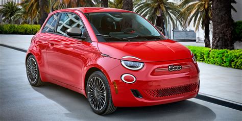 Fiat 500e in ambiente urbano