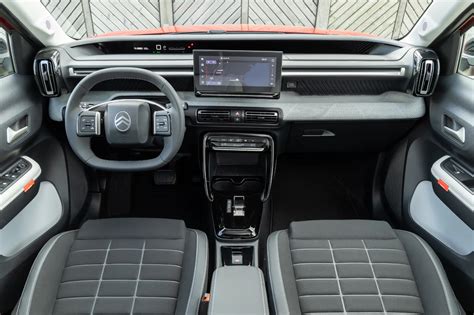 Interni Citroën C3 Picasso con plancia e strumentazione