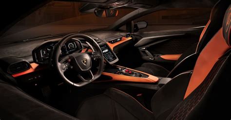 Lamborghini Revuelto interni digitali