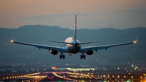 Aereo in volo di notte