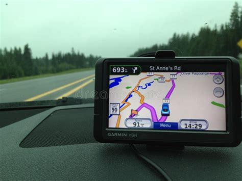 TomTom XL posizionato sul cruscotto di un'auto