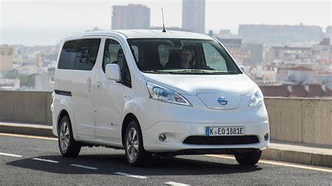 Nissan e-NV200 Evalia con porte aperte