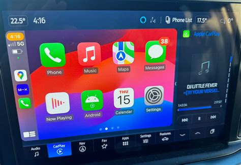 Schermata di un sistema Apple CarPlay su un'autoradio