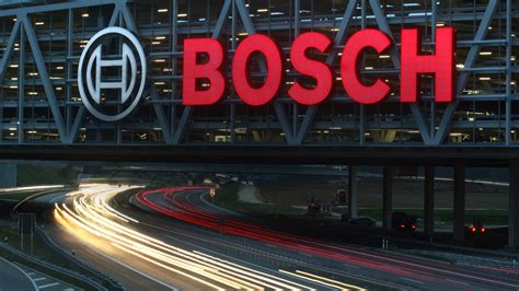 Bosch logo e componenti automotive