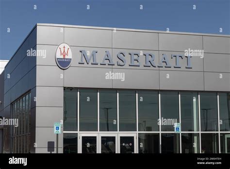 Maserati Coupé in un concessionario di auto usate